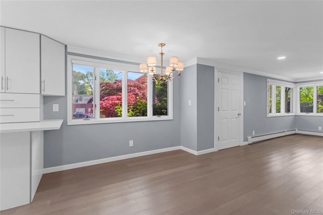 19 Ridge Drive E, Roslyn, NY 11576