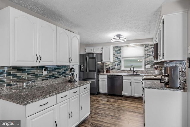 8 ADAMS CT, Marlton, NJ 08053