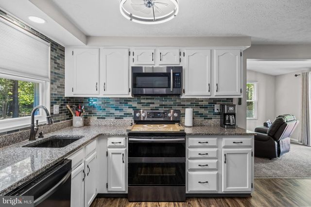 8 ADAMS CT, Marlton, NJ 08053