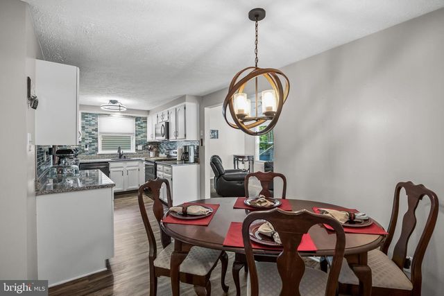 8 ADAMS CT, Marlton, NJ 08053