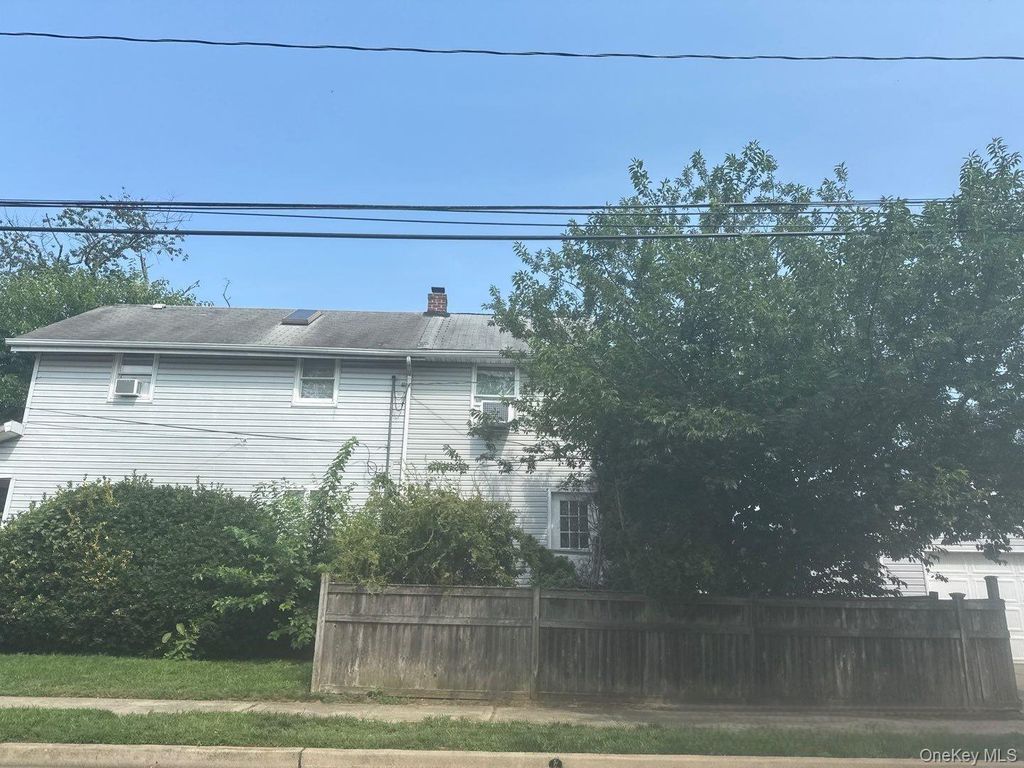 76 Driving Park Avenue, Lynbrook, NY 11563 — photo 3
