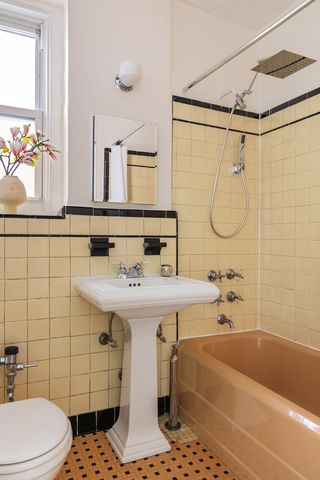 7217 34th Ave Apt 1J, New York City, NY 11372