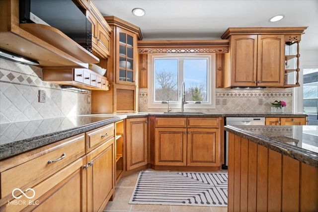 1521 N 400 W, Greenfield, IN 46140