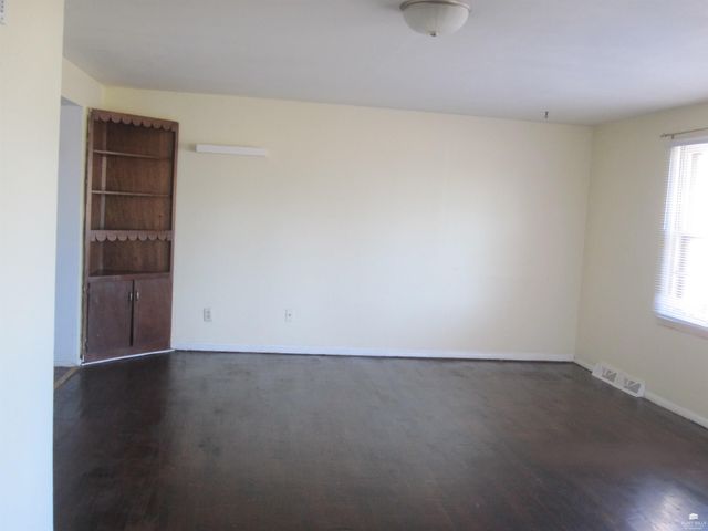 2205 Northview Drive, Manhattan, KS 66502