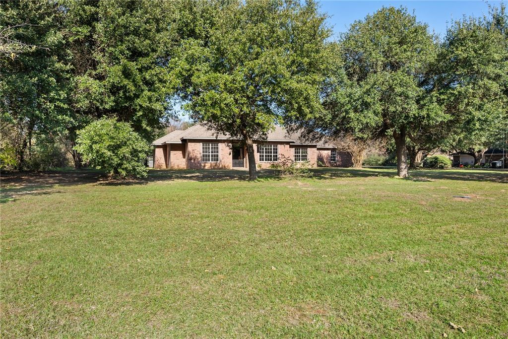417 West Morgan Street, Franklin, TX 77856 — photo 4