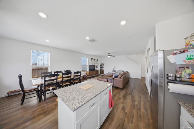 418 RUSTIC GRV, Boerne, TX 78006