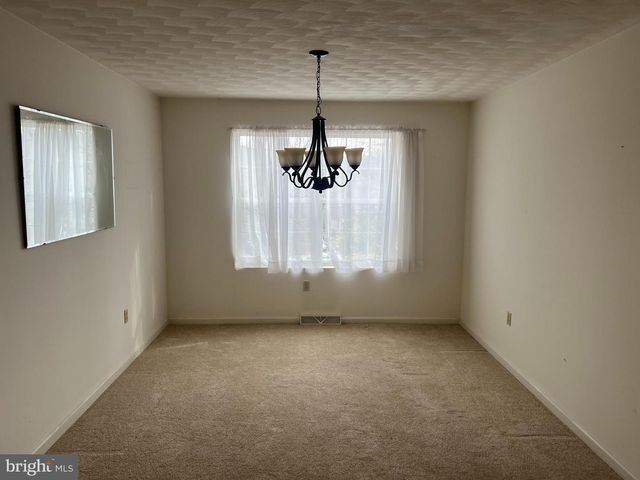 206 HALL DR, Hanover, PA 17331