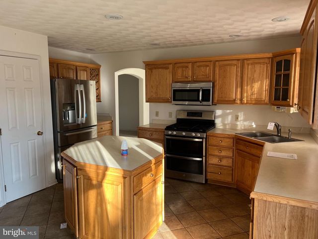 206 HALL DR, Hanover, PA 17331