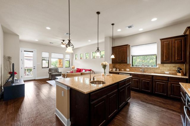 29 Prestonwood CIR, Lakeway, TX 78734
