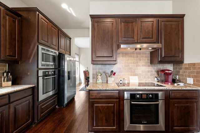 29 Prestonwood CIR, Lakeway, TX 78734