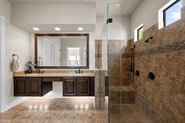 29 Prestonwood CIR, Lakeway, TX 78734