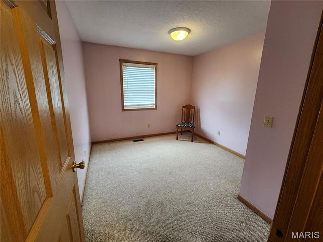 9575 County Road 410, Hannibal, MO 63401