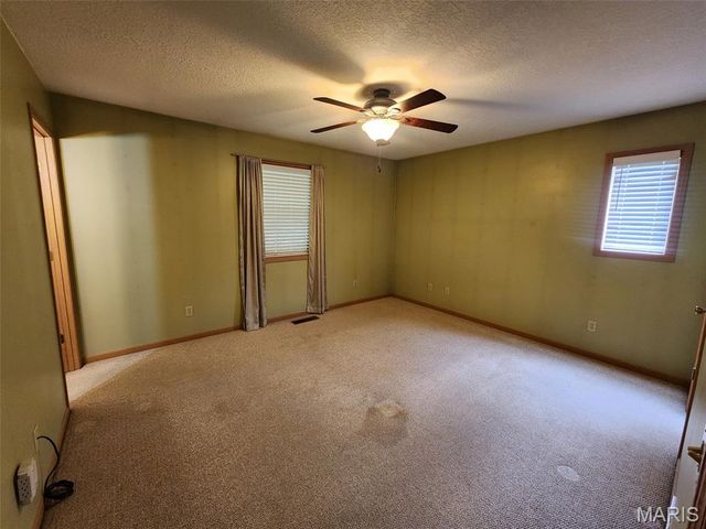 9575 County Road 410, Hannibal, MO 63401