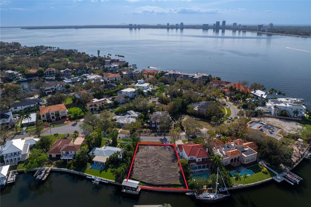 18 BAHAMA CIRCLE, Tampa, FL 33606