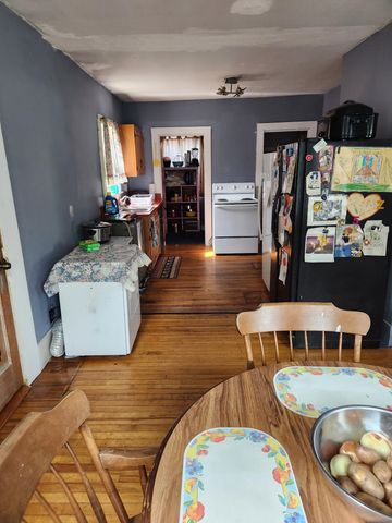 16 Harlow Road, Springfield, VT 05156