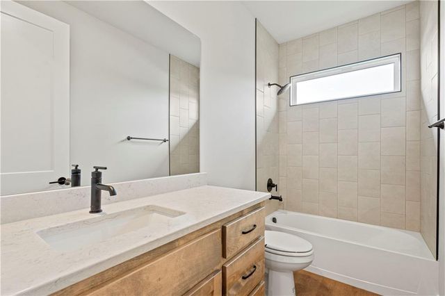 1565 Grayhawk Drive, Basehor, KS 66007