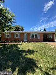 2 SPRINGCREST DR, Luray, VA 22835