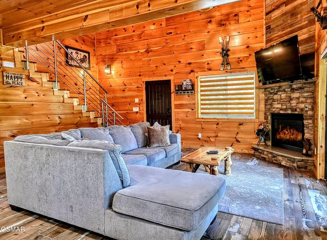 367 Wiley Oakley Drive, Gatlinburg, TN 37738