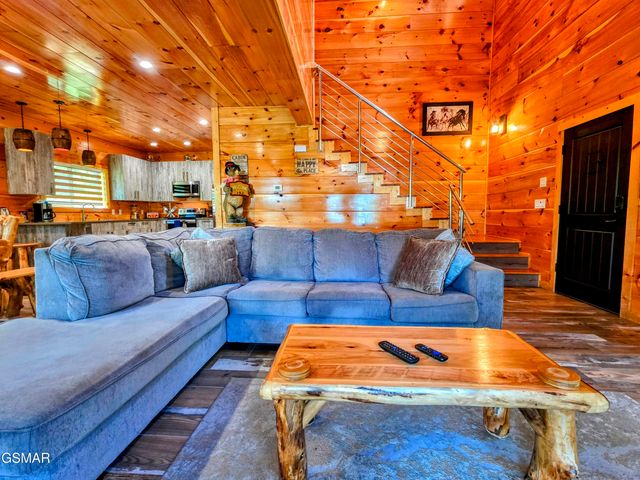 367 Wiley Oakley Drive, Gatlinburg, TN 37738