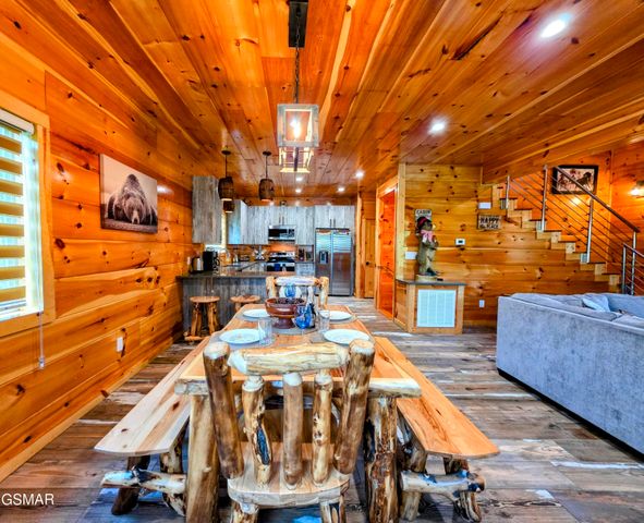 367 Wiley Oakley Drive, Gatlinburg, TN 37738