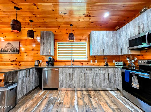 367 Wiley Oakley Drive, Gatlinburg, TN 37738