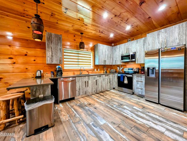 367 Wiley Oakley Drive, Gatlinburg, TN 37738