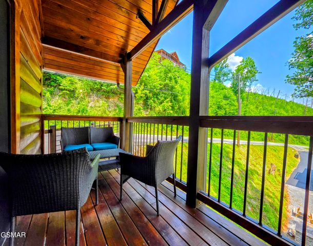 367 Wiley Oakley Drive, Gatlinburg, TN 37738