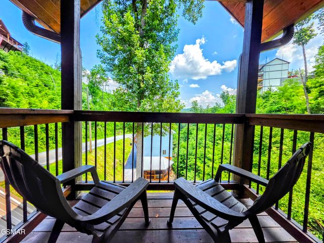 367 Wiley Oakley Drive, Gatlinburg, TN 37738