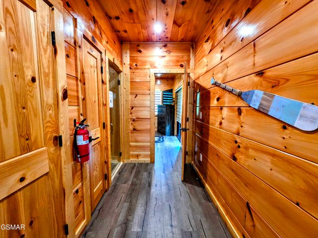 367 Wiley Oakley Drive, Gatlinburg, TN 37738
