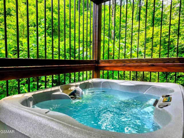 367 Wiley Oakley Drive, Gatlinburg, TN 37738