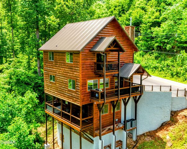 367 Wiley Oakley Drive, Gatlinburg, TN 37738