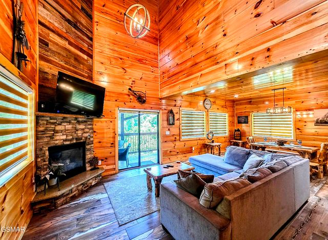 367 Wiley Oakley Drive, Gatlinburg, TN 37738