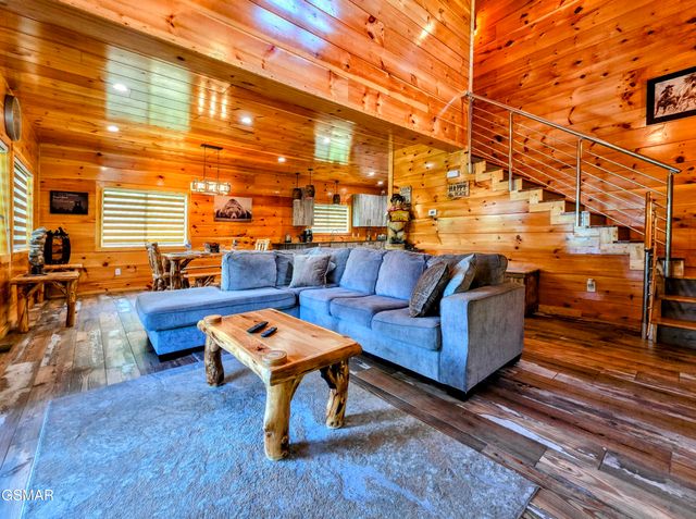 367 Wiley Oakley Drive, Gatlinburg, TN 37738