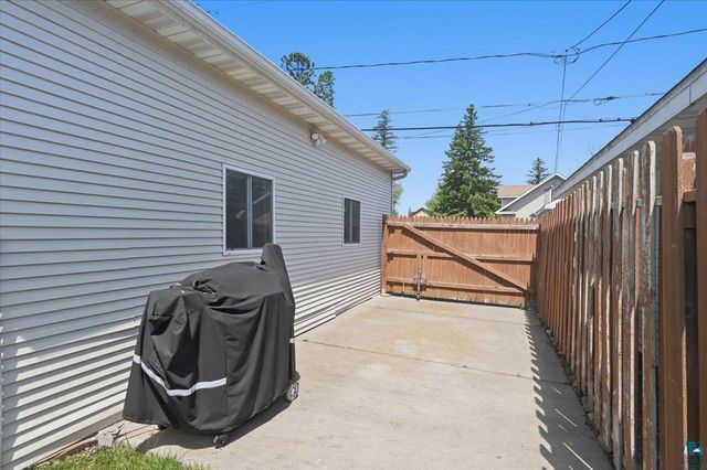 915 N 22nd St, Superior, WI 54880