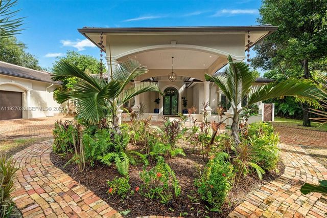 6890 SW 94th St, Pinecrest, FL 33156