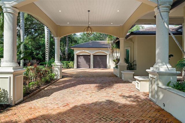 6890 SW 94th St, Pinecrest, FL 33156