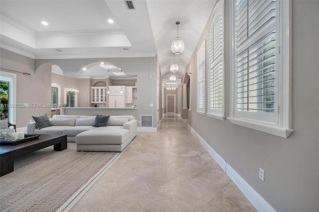 6890 SW 94th St, Pinecrest, FL 33156