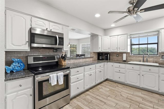 2232 Glenn DR, Canyon Lake, TX 78133