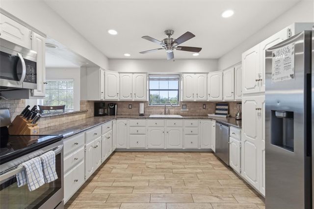 2232 Glenn DR, Canyon Lake, TX 78133