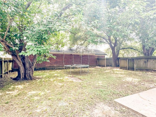 5422 Quail Cove Lane, Houston, TX 77053