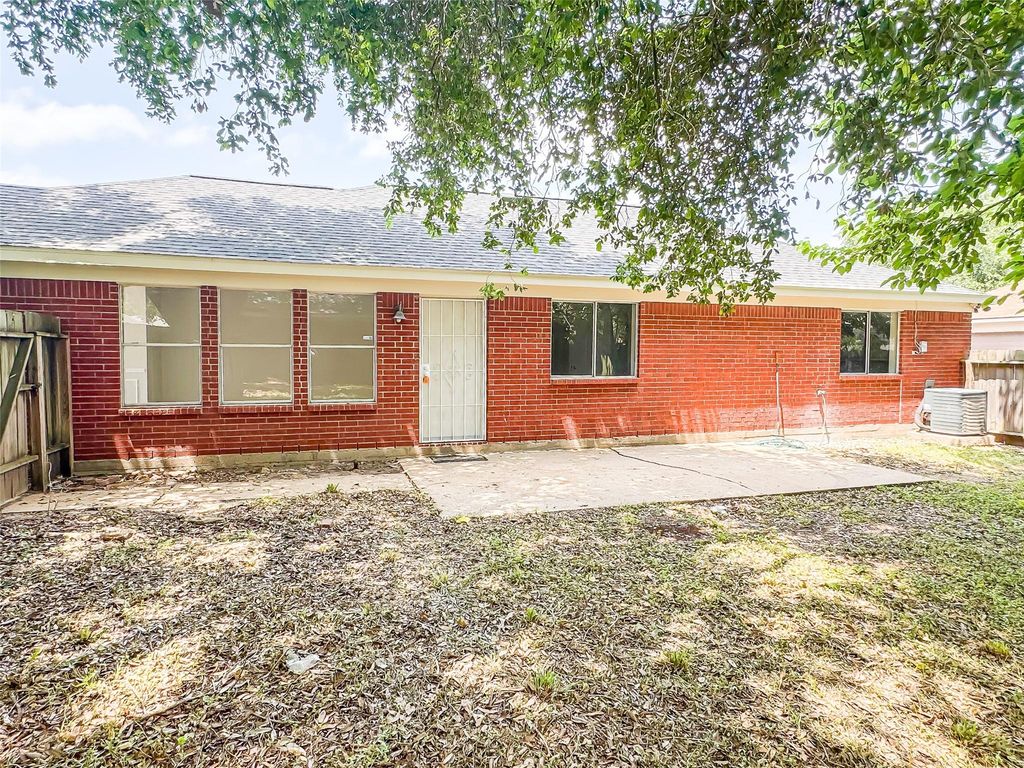 5422 Quail Cove Lane, Houston, TX 77053