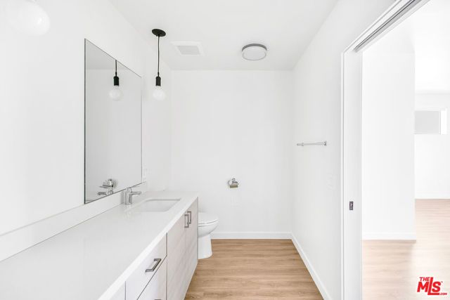 747 Lillian Way 6, Los Angeles, CA 90038