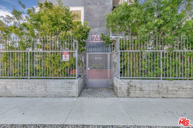 747 Lillian Way 6, Los Angeles, CA 90038