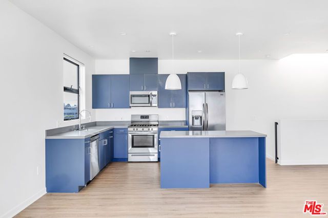 747 Lillian Way 6, Los Angeles, CA 90038