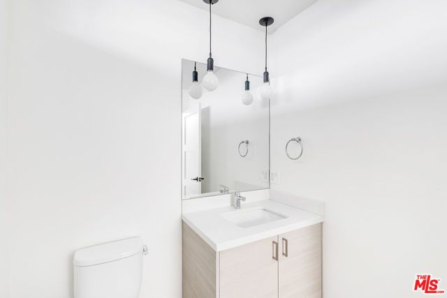 747 Lillian Way 6, Los Angeles, CA 90038