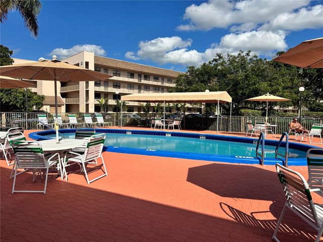 10434 Sunrise Lakes Blvd 102, Sunrise, FL 33322