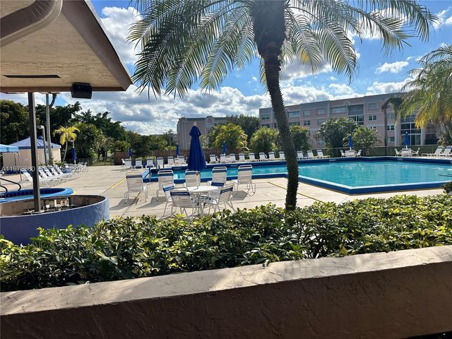 10434 Sunrise Lakes Blvd 102, Sunrise, FL 33322