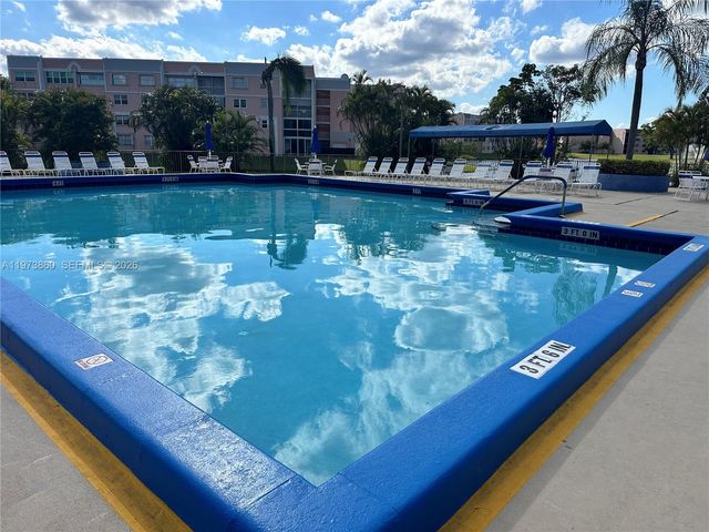 10434 Sunrise Lakes Blvd 102, Sunrise, FL 33322