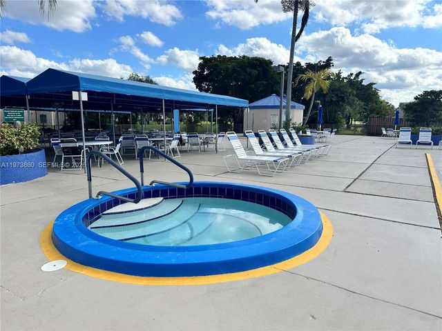 10434 Sunrise Lakes Blvd 102, Sunrise, FL 33322