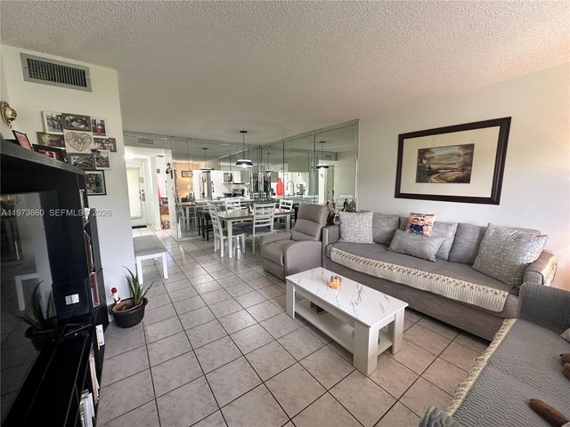 10434 Sunrise Lakes Blvd 102, Sunrise, FL 33322